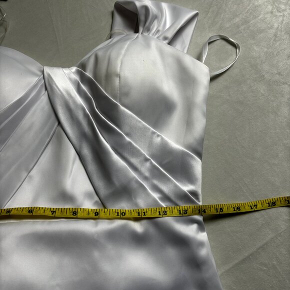 Beautiful Wedding Dress Pearly White Satin Gown‎ Buttoned Back NWT mermaid train - Picture 1 of 8